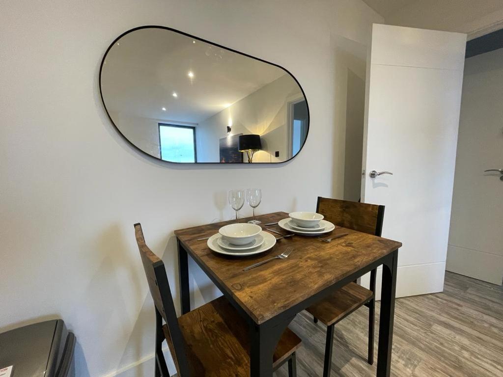 Kingsbridge Point - Cosy One Bed Apartments Near Town Centre, 史云顿 外观 照片
