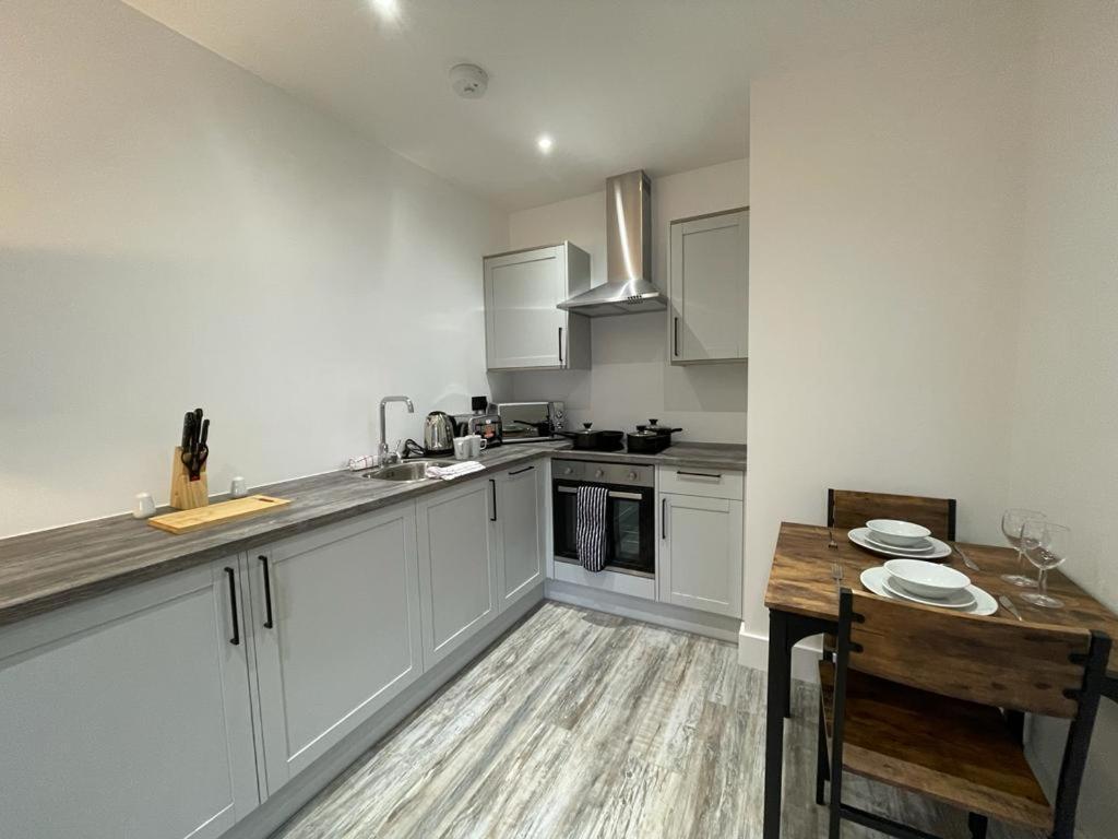 Kingsbridge Point - Cosy One Bed Apartments Near Town Centre, 史云顿 外观 照片