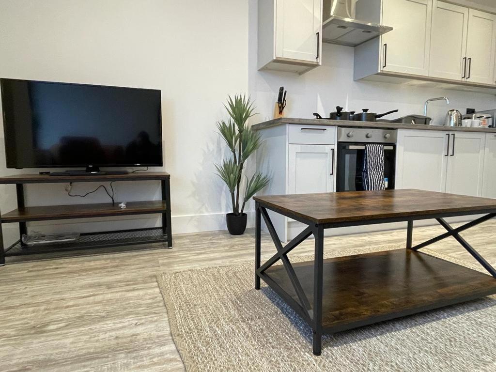 Kingsbridge Point - Cosy One Bed Apartments Near Town Centre, 史云顿 外观 照片
