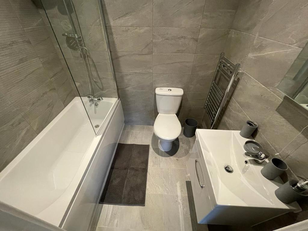 Kingsbridge Point - Cosy One Bed Apartments Near Town Centre, 史云顿 外观 照片