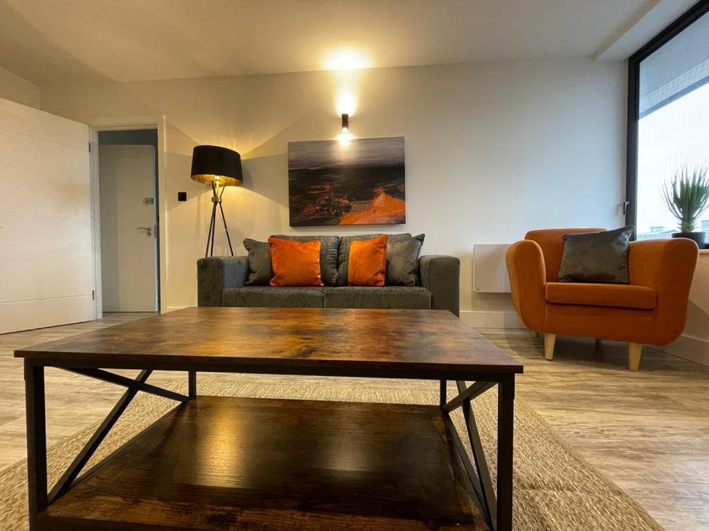Kingsbridge Point - Cosy One Bed Apartments Near Town Centre, 史云顿 外观 照片