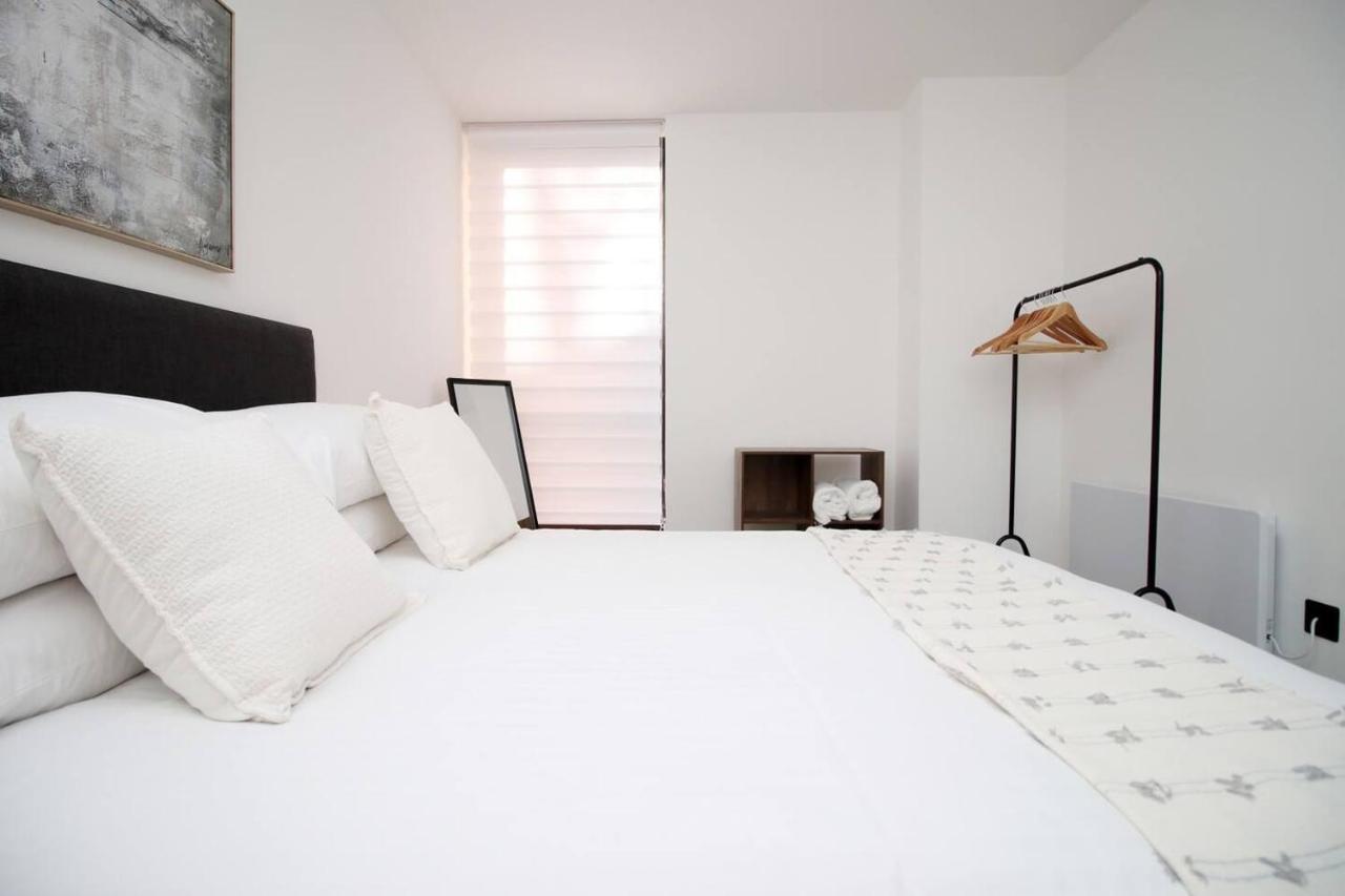 Kingsbridge Point - Cosy One Bed Apartments Near Town Centre, 史云顿 外观 照片