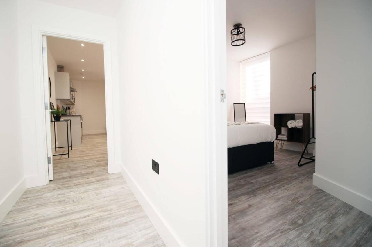 Kingsbridge Point - Cosy One Bed Apartments Near Town Centre, 史云顿 外观 照片