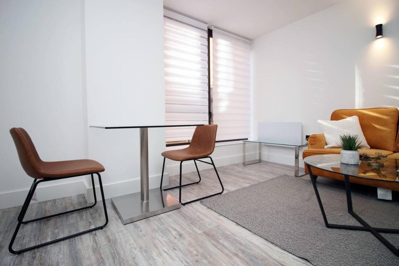 Kingsbridge Point - Cosy One Bed Apartments Near Town Centre, 史云顿 外观 照片