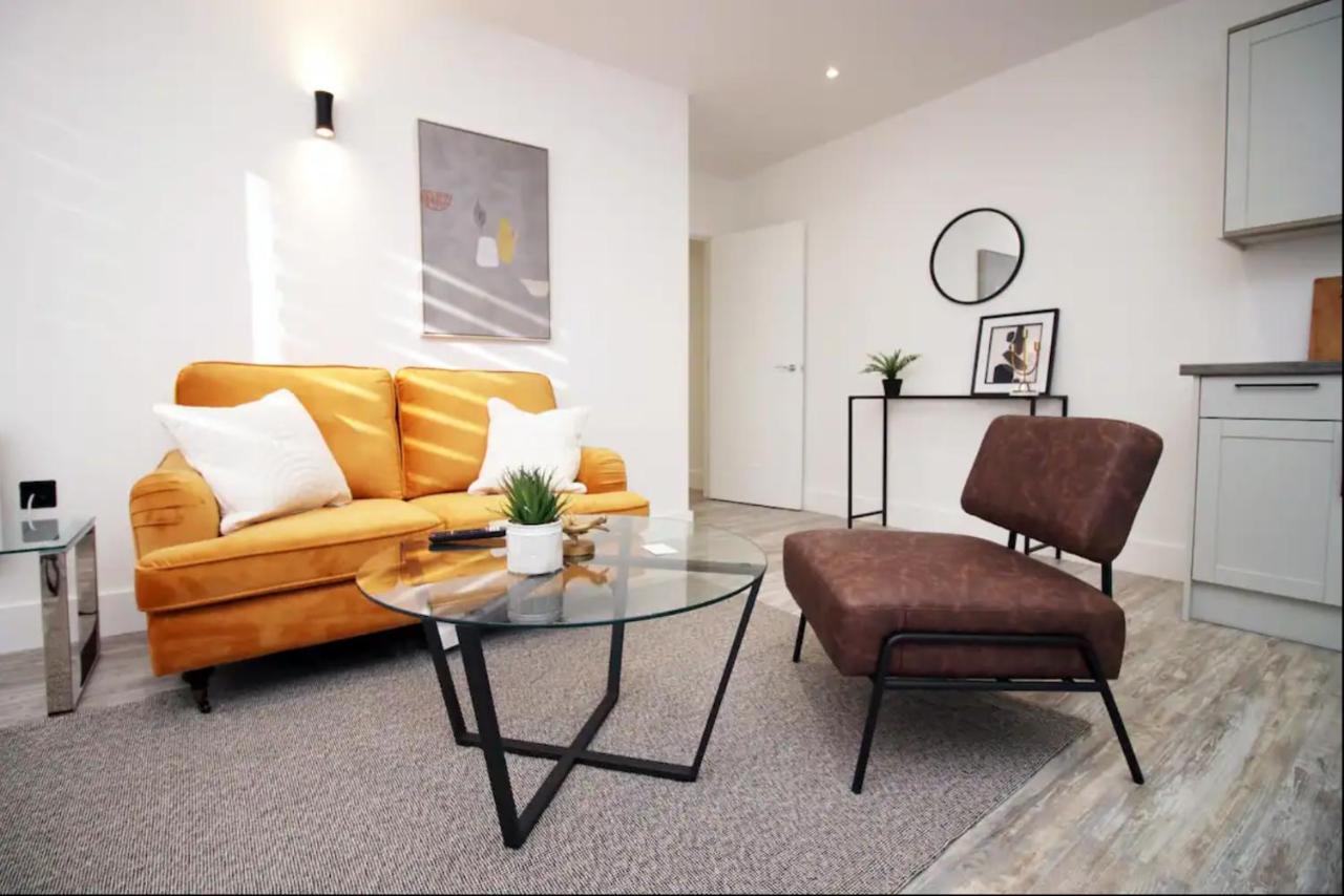 Kingsbridge Point - Cosy One Bed Apartments Near Town Centre, 史云顿 外观 照片