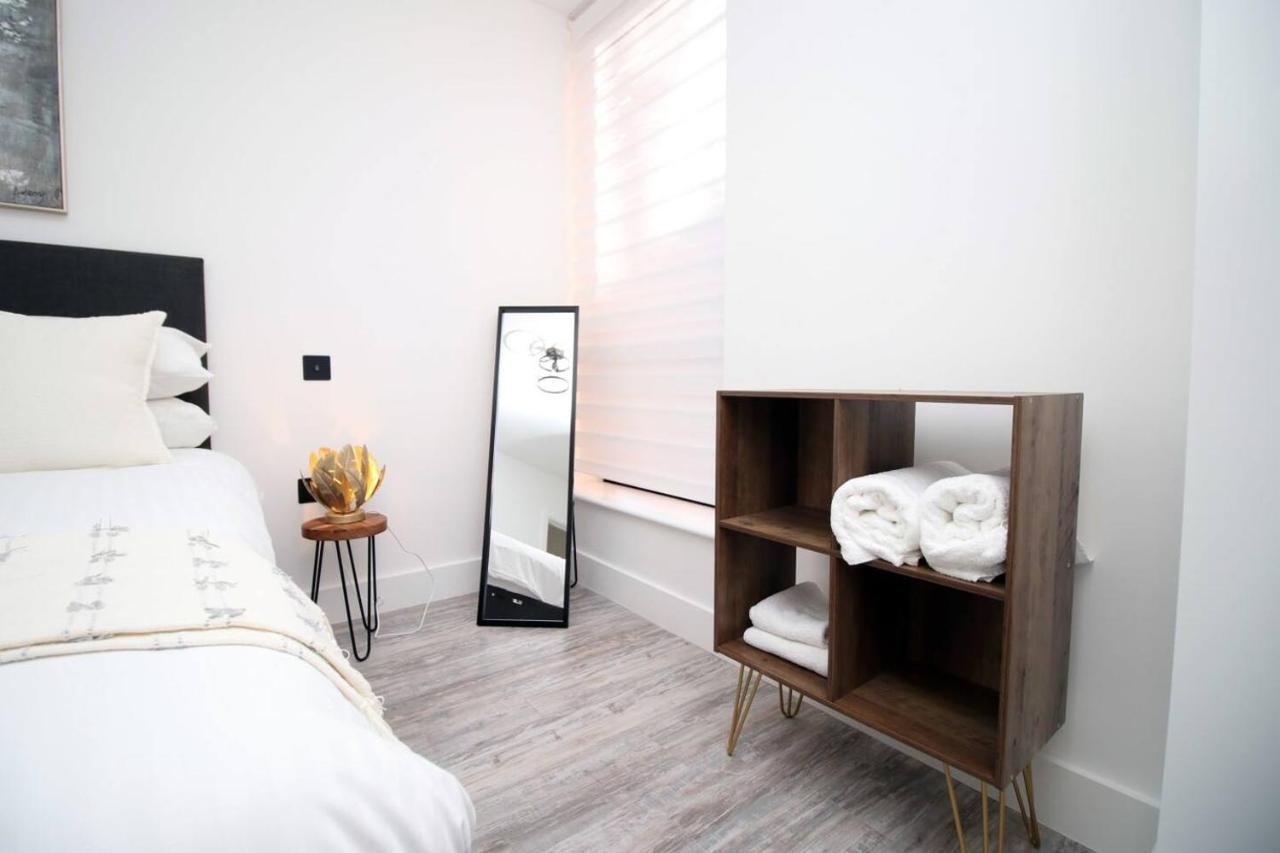 Kingsbridge Point - Cosy One Bed Apartments Near Town Centre, 史云顿 外观 照片