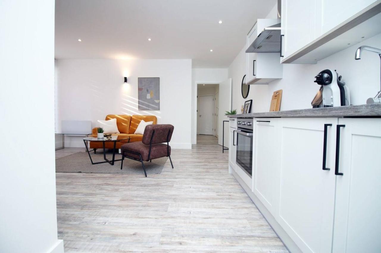 Kingsbridge Point - Cosy One Bed Apartments Near Town Centre, 史云顿 外观 照片