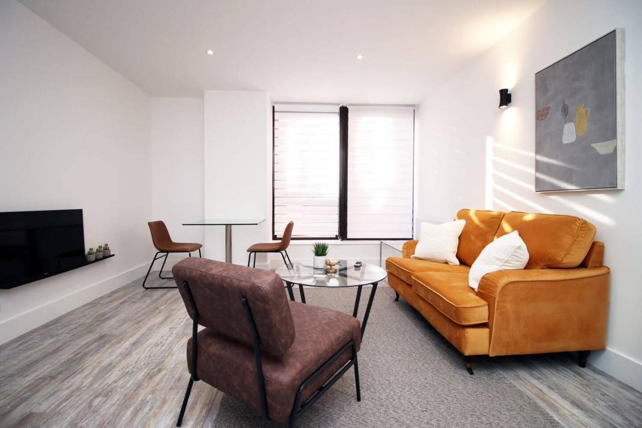 Kingsbridge Point - Cosy One Bed Apartments Near Town Centre, 史云顿 外观 照片