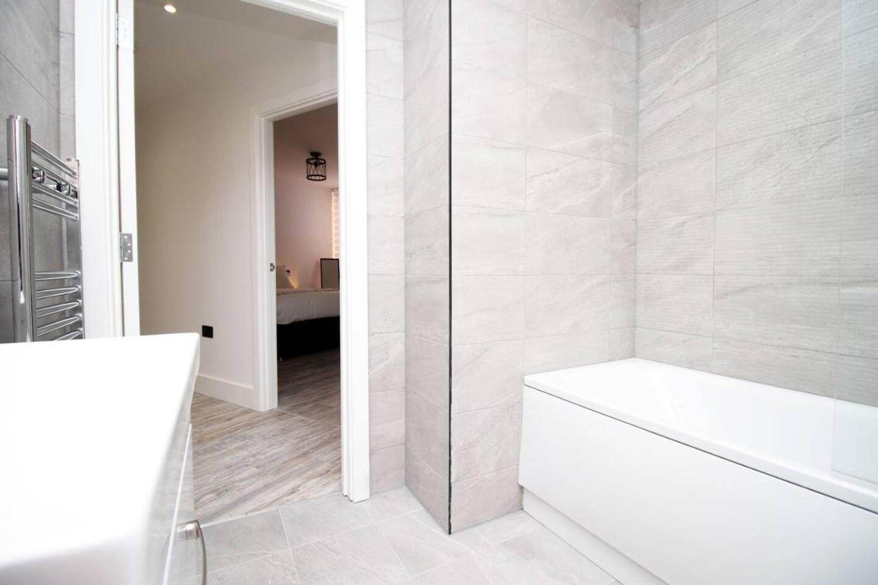 Kingsbridge Point - Cosy One Bed Apartments Near Town Centre, 史云顿 外观 照片