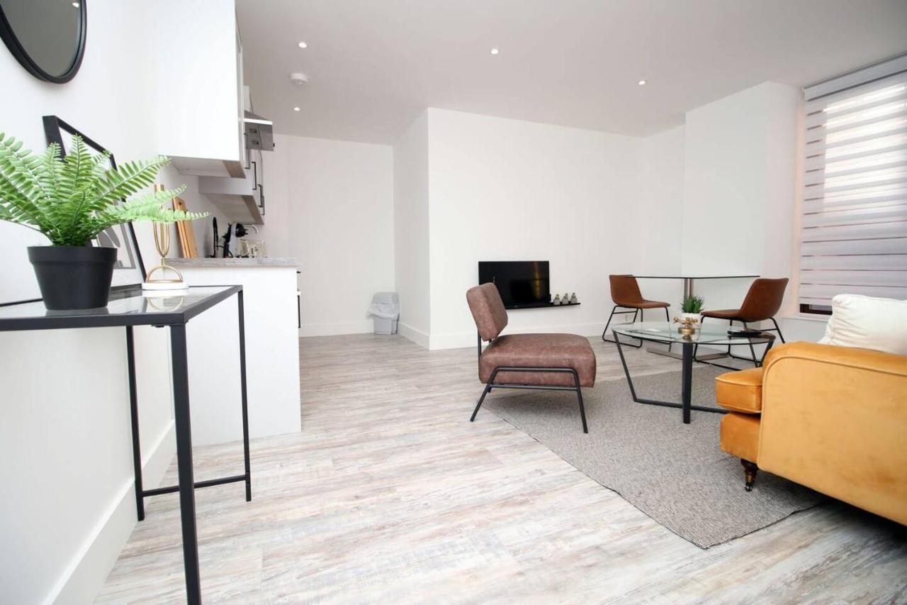 Kingsbridge Point - Cosy One Bed Apartments Near Town Centre, 史云顿 外观 照片