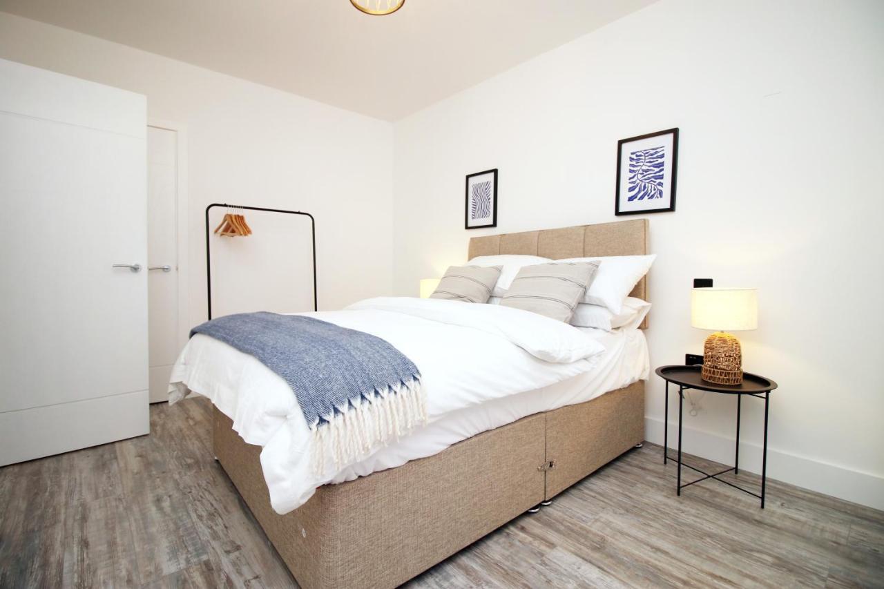 Kingsbridge Point - Cosy One Bed Apartments Near Town Centre, 史云顿 外观 照片