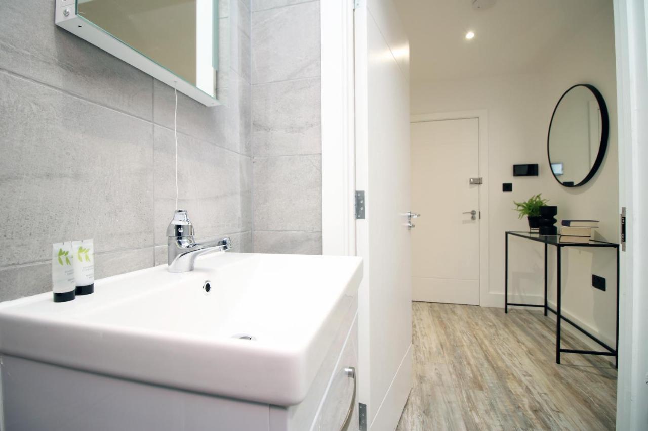 Kingsbridge Point - Cosy One Bed Apartments Near Town Centre, 史云顿 外观 照片