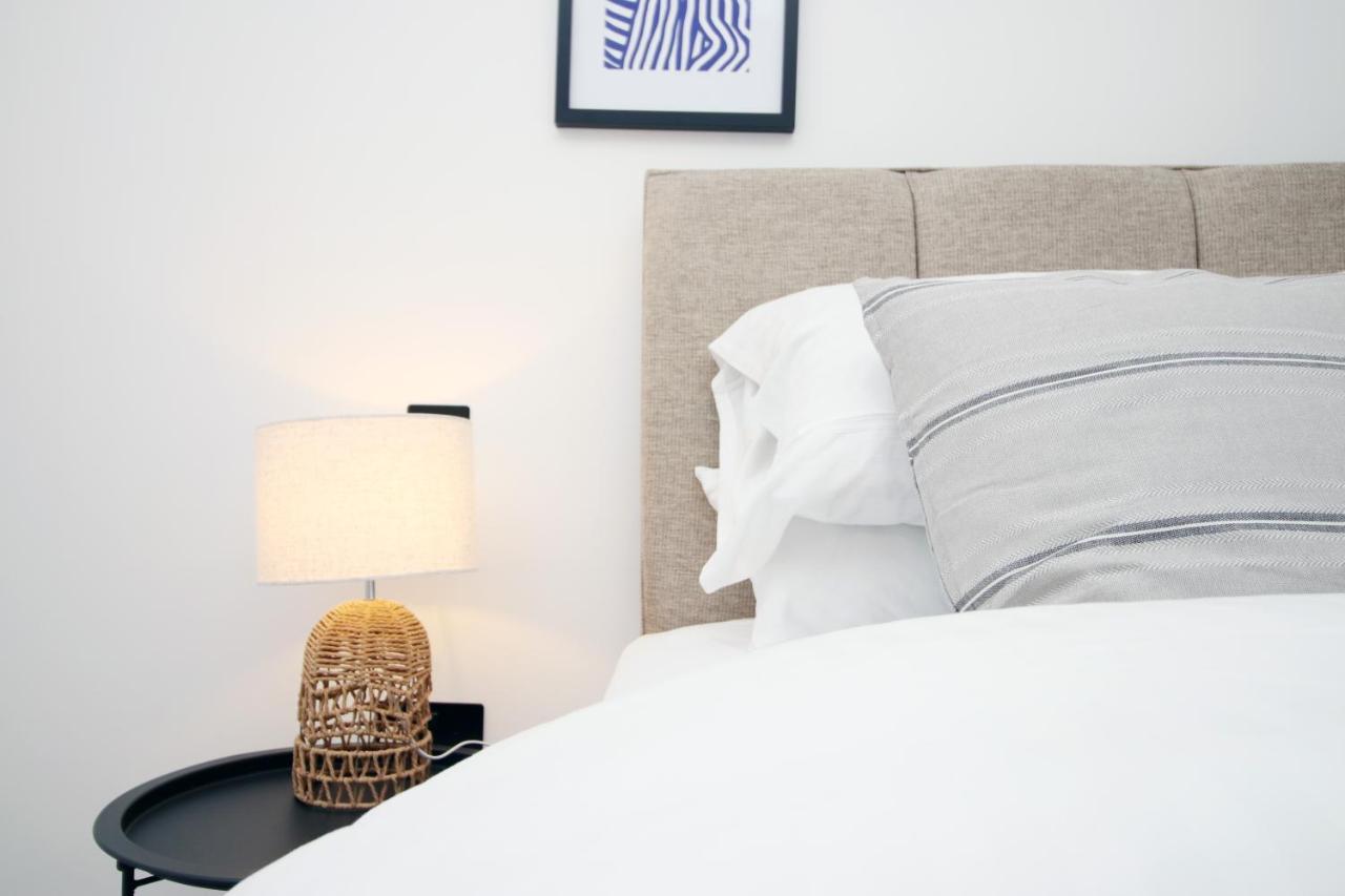 Kingsbridge Point - Cosy One Bed Apartments Near Town Centre, 史云顿 外观 照片